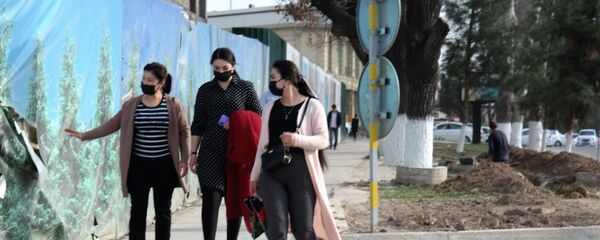 Жители Ташкента по возможности приобретают маски для профилактики вируса Жители Ташкента по возможности приобретают маски для профилактики вируса - Sputnik Ўзбекистон