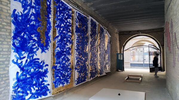 Хрупкость воздуха и сила памяти: чем поразила выставка Живые мысли в Бухаре Хрупкость воздуха и сила памяти: чем поразила выставка Живые мысли в Бухаре - Sputnik Узбекистан