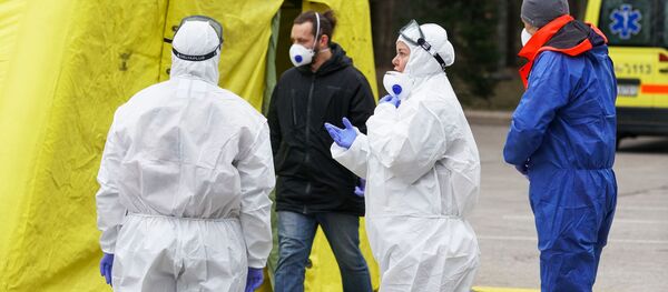 Мобильная лаборатория для сдачи анализов на коронавирус в Латвийском центре инфектологии в Риге. Мобильная лаборатория для сдачи анализов на коронавирус в Латвийском центре инфектологии в Риге. - Sputnik Ўзбекистон