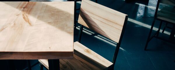 Пустые парты в классе - Sputnik Узбекистан