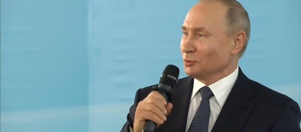 Владимир Путин поздравил крымчан с Днем воссоединения с Россией  - Sputnik Узбекистан