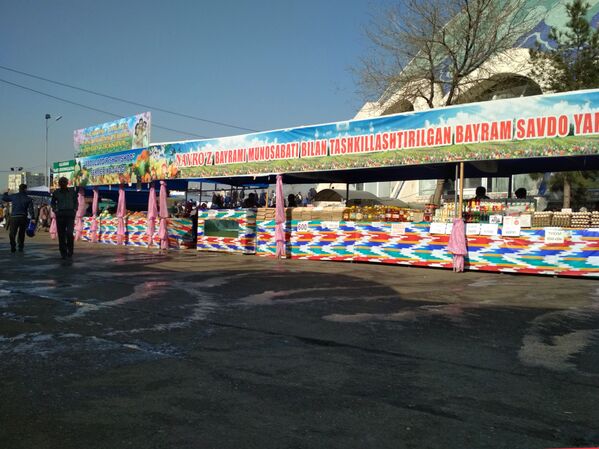 Тем не менее, на базарах праздничная атмосфера и наполненные продуктами ряды. - Sputnik Узбекистан