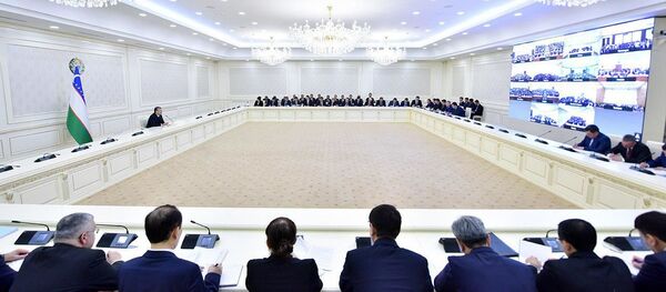 Шавкат Мирзиёев провел видео-селекторное собрание Шавкат Мирзиёев провел видео-селекторное собрание - Sputnik Ўзбекистон