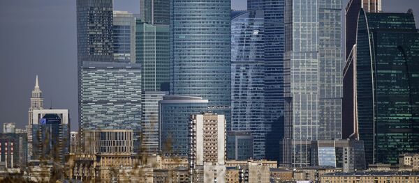 Вид на здания московского международного делового центра Москва-Сити со смотровой площадки на Воробьевых горах в Москве Вид на здания московского международного делового центра Москва-Сити со смотровой площадки на Воробьевых горах в Москве - Sputnik Ўзбекистон