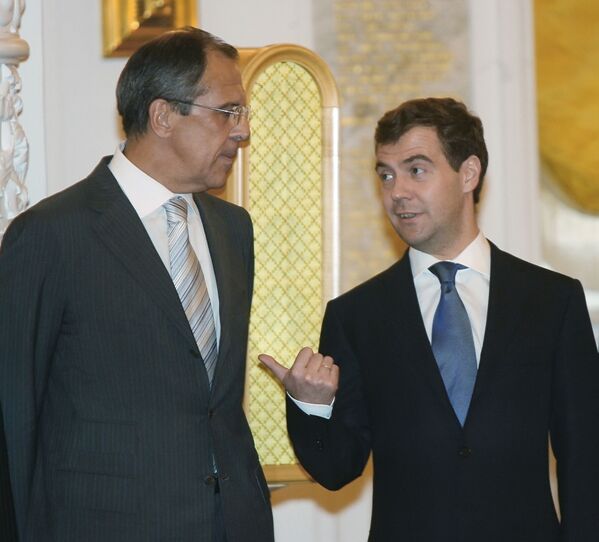 Министр иностранных дел России Сергей Лавров и первый вице-премьер РФ Дмитрий Медведев - Sputnik Узбекистан