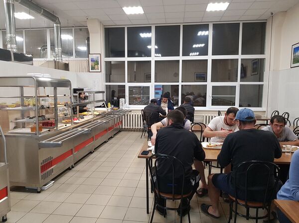 Часть застрявших в аэропорту Внуково узбекистанцев разместили в общежитии - Sputnik Узбекистан