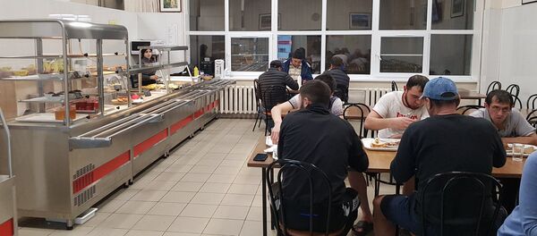 Часть застрявших в аэропорту Внуково узбекистанцев разместили в общежитии - Sputnik Узбекистан