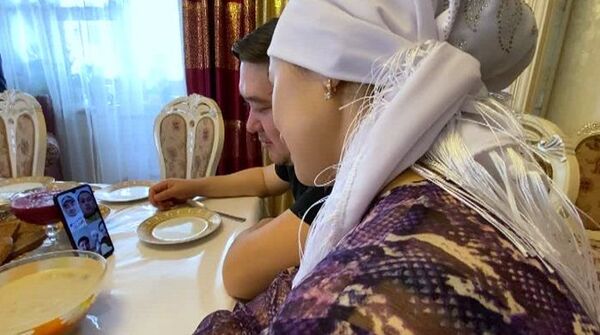 Қозоғистонда ёшлар тўйни онлайн ўтказди Қозоғистонда ёшлар тўйни онлайн ўтказди - Sputnik Ўзбекистон