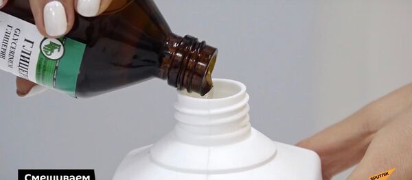 Дешевый антисептик в домашних условиях — видеорецепт Дешевый антисептик в домашних условиях — видеорецепт - Sputnik Узбекистан