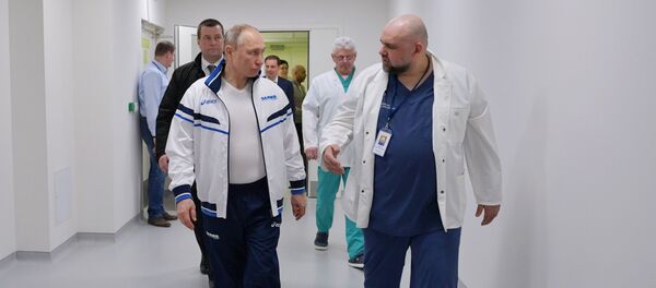 Президент РФ В. Путин посетил больницу в Коммунарке - Sputnik Ўзбекистон