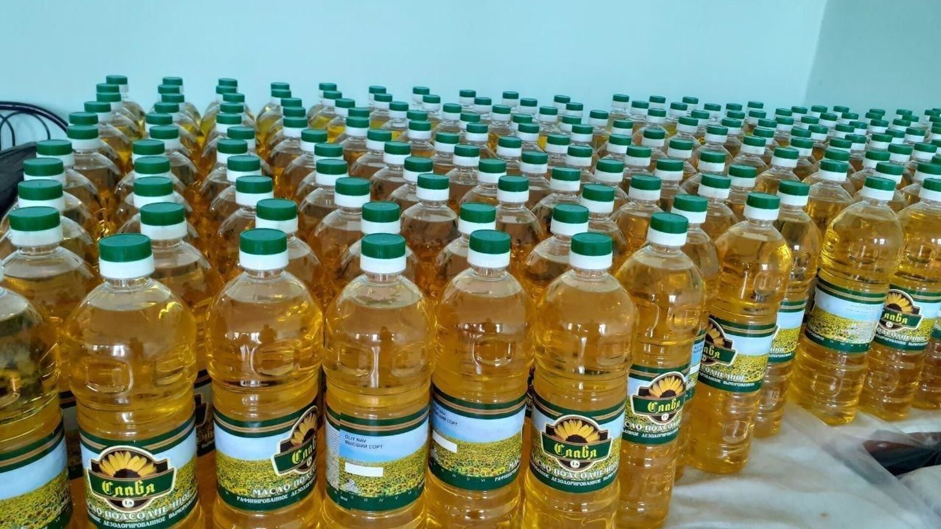 Растительное масло для нуждающихся слоев населения в Узбекистане - Sputnik Узбекистан, 1920, 28.04.2021