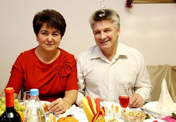 От станка к столу, или Ужин на Улице разбитых фонарей От станка к столу, или Ужин на Улице разбитых фонарей - Sputnik Узбекистан