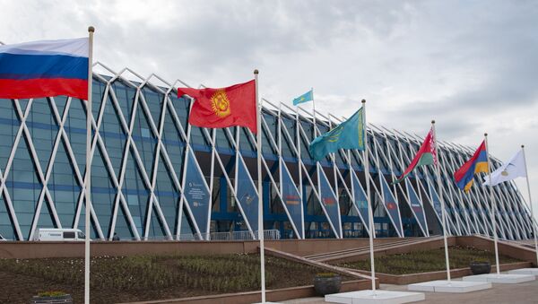Флаги ЕАЭС - Sputnik Узбекистан