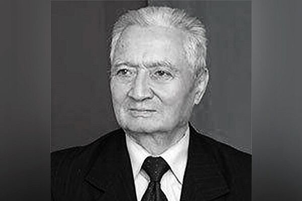 Умер узбекский поэт Охунжон Хакимов - Sputnik Узбекистан