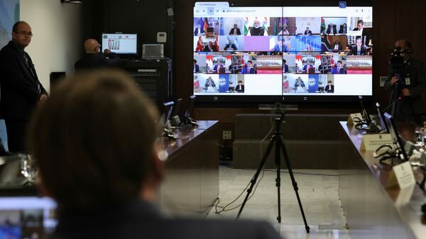Телеэкран на котором видны лидеры стран G20 - Sputnik Узбекистан