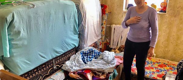 Инициативная группа в Ташкенте организуют раздачу продуктов питания, покупку лекарств одиноким пожилым людям, которые сейчас оказались в наиболее трудном положении. Инициативная группа в Ташкенте организуют раздачу продуктов питания, покупку лекарств одиноким пожилым людям, которые сейчас оказались в наиболее трудном положении. - Sputnik Узбекистан