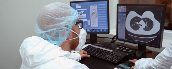 Сотрудники медицинского стационара на территории больничного комплекса в Коммунарке Сотрудники медицинского стационара на территории больничного комплекса в Коммунарке - Sputnik Ўзбекистон