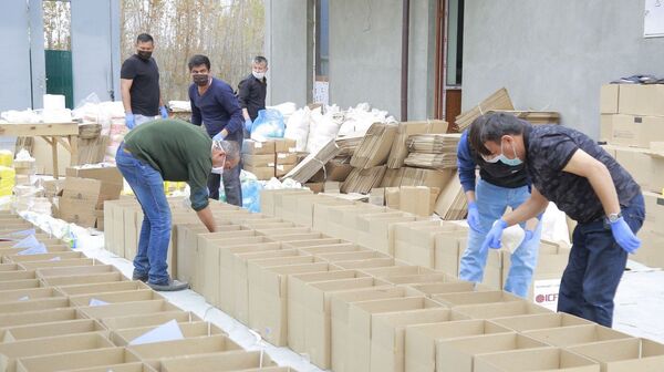 Фонд миллиардера Шодиева направил помощь для 1,5 тыс. семей в Узбекистане - Sputnik Узбекистан