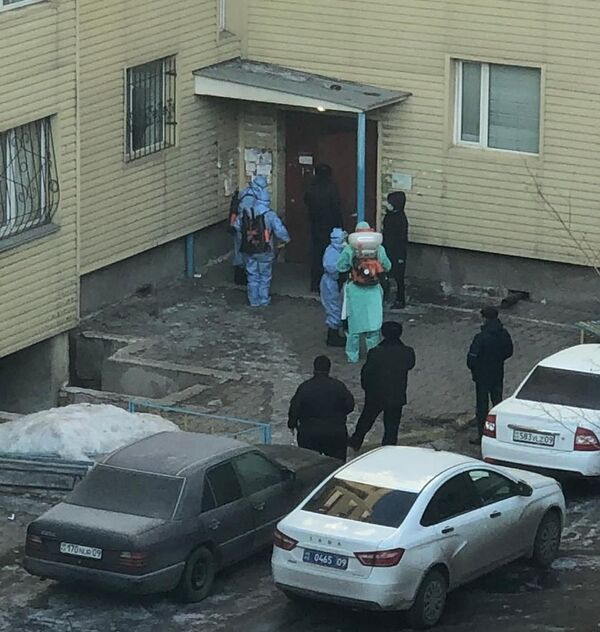 В Казахстане жителей подъезда закрыли на замок из-за заболевшего COVID-19 - Sputnik Узбекистан