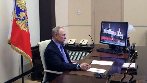 Президент РФ В. Путин провел совещание с полпредами в режиме видеоконференции - Sputnik Узбекистан