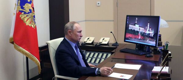Президент РФ В. Путин провел совещание с полпредами в режиме видеоконференции - Sputnik Узбекистан