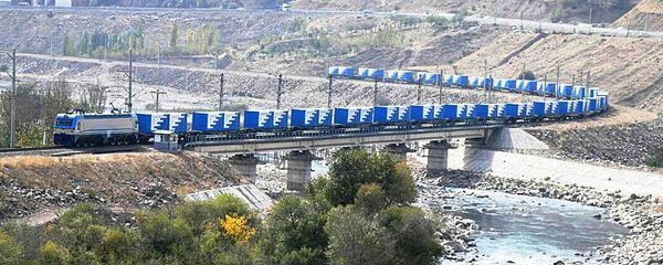 Контейнерный поезд АО Узбекистон темир йуллари Контейнерный поезд АО Узбекистон темир йуллари - Sputnik Узбекистан