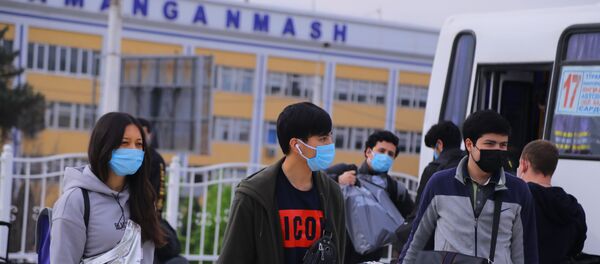 Вернувшиеся из Латвии и Ирана узбекистанцы отправились домой после карантина Вернувшиеся из Латвии и Ирана узбекистанцы отправились домой после карантина - Sputnik Ўзбекистон