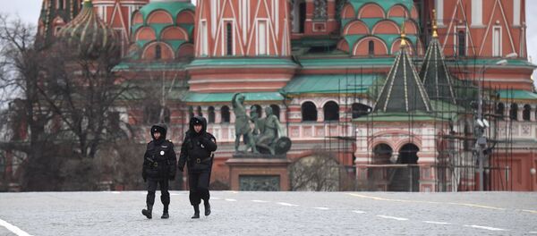 Сотрудники полиции на Красной площади - Sputnik Узбекистан