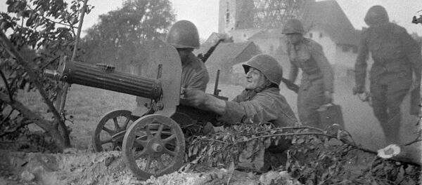 Великая Отечественная война 1941-1945 годов. Солдаты ведут пулеметный огонь в боях за Варшаву Великая Отечественная война 1941-1945 годов. Солдаты ведут пулеметный огонь в боях за Варшаву - Sputnik Ўзбекистон