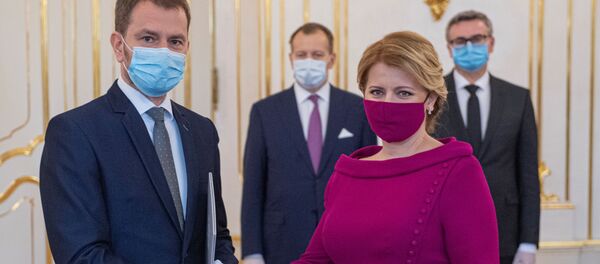 Президент Словакии Зузана Чапутова и премьер-министр Словакии Игорь Матович в медицинских масках - Sputnik Узбекистан