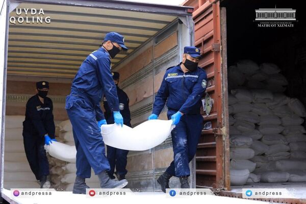 Қирғизистонга инсонпарварлик ёрдами юборилди Қирғизистонга инсонпарварлик ёрдами юборилди - Sputnik Ўзбекистон