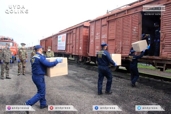 Қирғизистонга инсонпарварлик ёрдами юборилди Қирғизистонга инсонпарварлик ёрдами юборилди - Sputnik Ўзбекистон