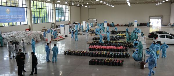 Единый координационный центр, организованный в столичном Узэкспоцентре, начал благотворительные работы Единый координационный центр, организованный в столичном Узэкспоцентре, начал благотворительные работы - Sputnik Узбекистан