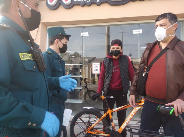 В Узбекистане начались рейды по выявлению велосипедистов, нарушивших карантин В Узбекистане начались рейды по выявлению велосипедистов, нарушивших карантин - Sputnik Узбекистан