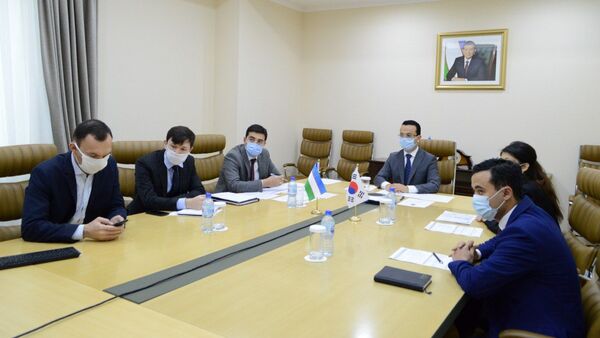 Встреча в Министерстве инвестиций и внешней торговли - Sputnik Узбекистан