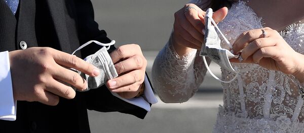 Вьетнамские туристы в свадебных нарядах в Париже Вьетнамские туристы в свадебных нарядах в Париже - Sputnik Узбекистан