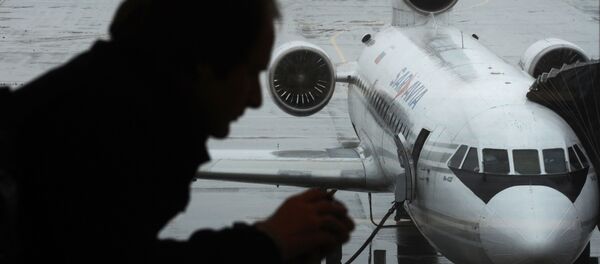 Пассажир в зале ожидания Пассажир в зале ожидания - Sputnik Ўзбекистон