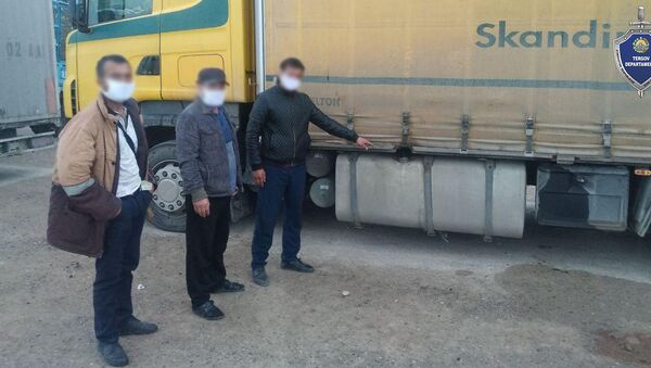  Задержаны похитители дизельного топлива с зарубежного автотранспорта - Sputnik Узбекистан
