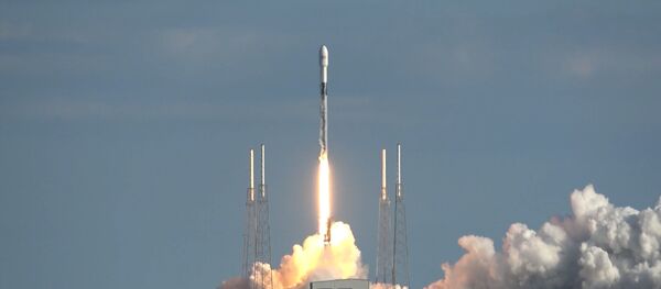 Дональд Трамп подписал указ о праве США на добычу ресурсов на Луне - Sputnik Узбекистан