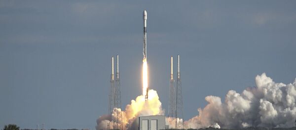 Дональд Трамп Ойни хусусийлаштирмоқда Дональд Трамп Ойни хусусийлаштирмоқда - Sputnik Ўзбекистон