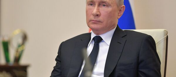 Президент РФ В. Путин в режиме видеоконференции провел совещание с руководителями субъектов РФ - Sputnik Узбекистан