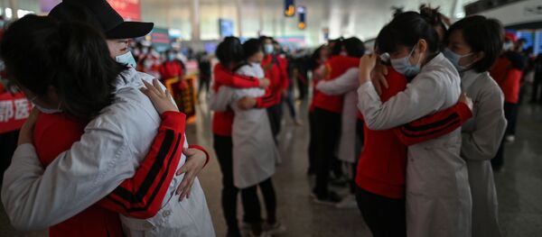 Прощание с медицинскими работниками, работавшими в Ухане Прощание с медицинскими работниками, работавшими в Ухане - Sputnik Ўзбекистон