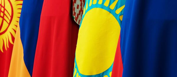 Флаги стран-участниц ЕАЭС Флаги стран-участниц ЕАЭС - Sputnik Ўзбекистон