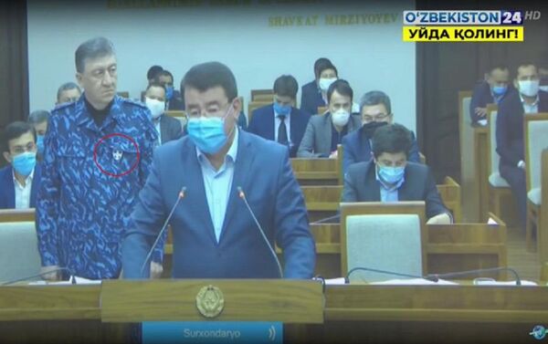 Чиновники Узбекистана начали носить блокаторы вируса Чиновники Узбекистана начали носить блокаторы вируса - Sputnik Узбекистан