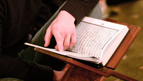 Чтение Корана, архивное фото - Sputnik Узбекистан