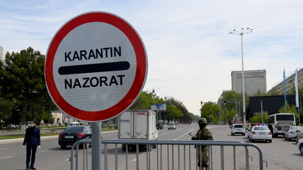 Дорожный знак с надписью Карантин - Sputnik Ўзбекистон