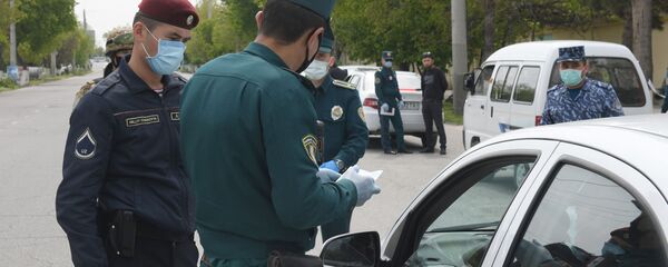 Proverka dokumentov na postu ulisi Sagban Proverka dokumentov na postu ulisi Sagban - Sputnik O‘zbekiston