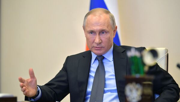Президент РФ В. Путин провел совещание по развитию ситуации с коронавирусом - Sputnik Узбекистан
