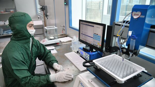 Лаборатория по производству реагентов для экспресс-тестов на коронавирус - Sputnik Узбекистан