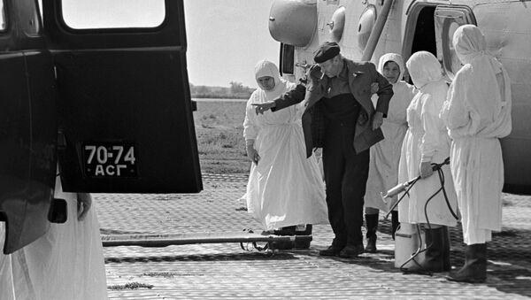 Отправка больного холерой в инфекционную больницу Астрахани, 1970 год - Sputnik Узбекистан